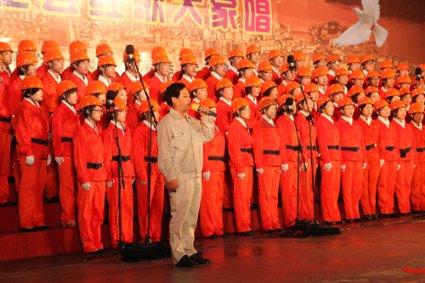 三大指数集体翻红，科创100ETF基金(588220)上涨2.42%，盘中成交额超4亿元